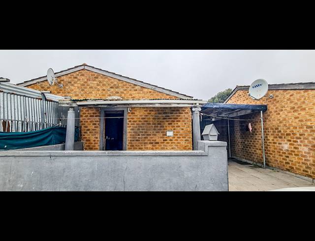 3 BEDROOM FREEHOLD FOR SALE IN LENTEGEUR
